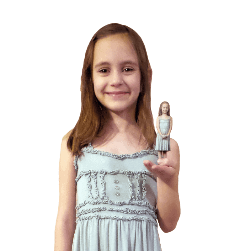 full body 3d scanners for 3d printed figurines, 3d portraits and 3d selfies by twindom 22 brooke holding figurine